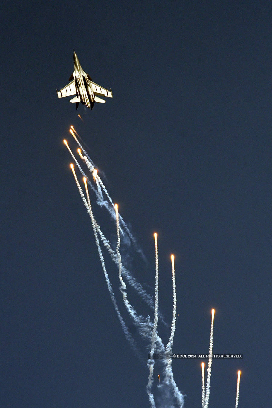 Pilots perform awe-inspiring stunts at Air Force Day celebrations