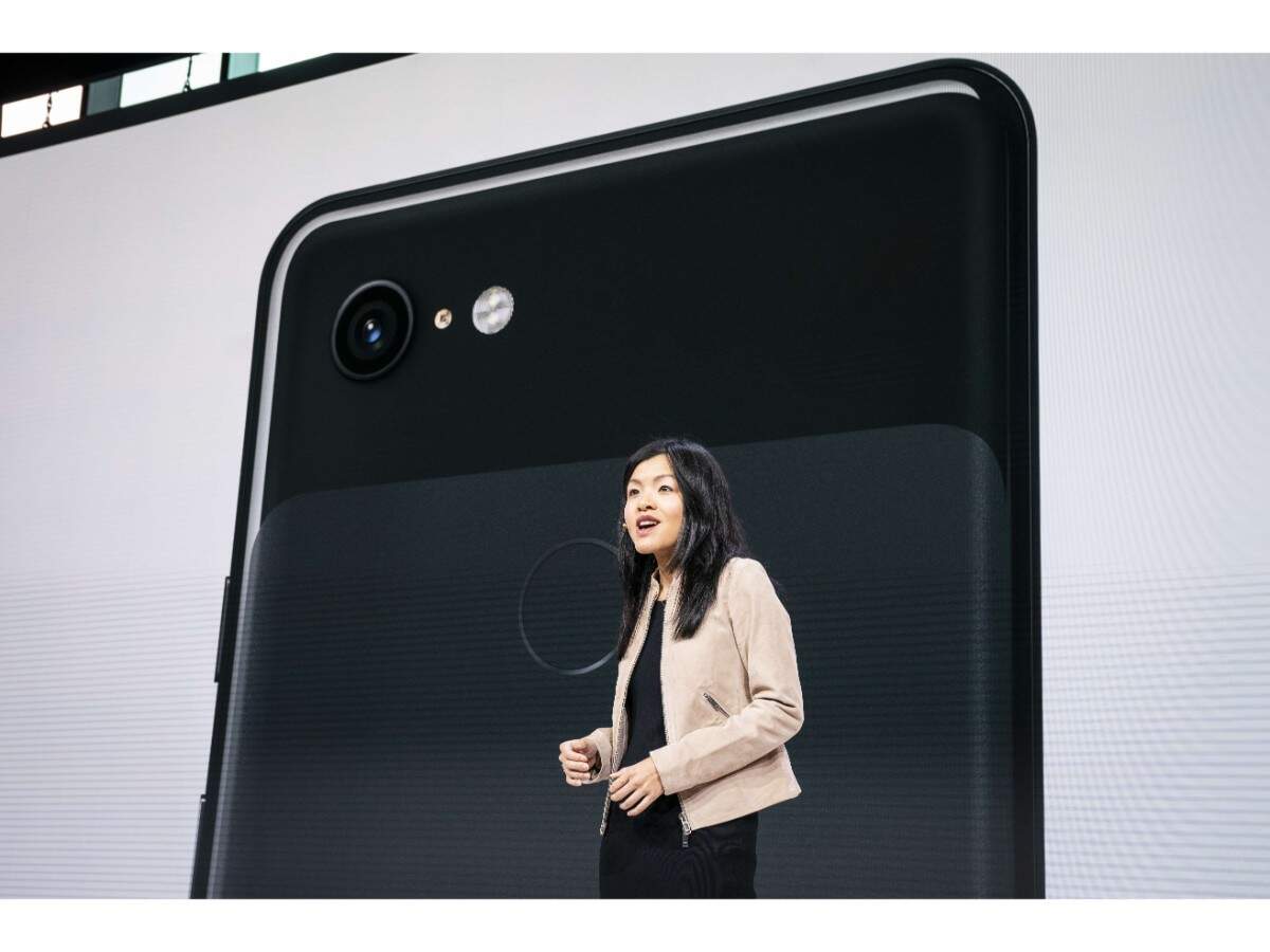 Unlike all other top-end smartphones in the market, the Pixel 3 and 3 XL sport only a single rear camera. The two phones feature single 12MP camera at the back.
