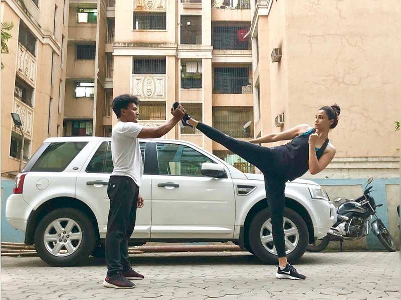 Daisy Shah back to her training; shares a picture on her Instagram