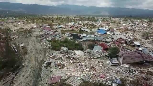 Disturbing pictures of earthquake aftermath in Indonesia