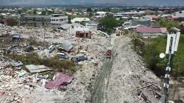 Disturbing pictures of earthquake aftermath in Indonesia