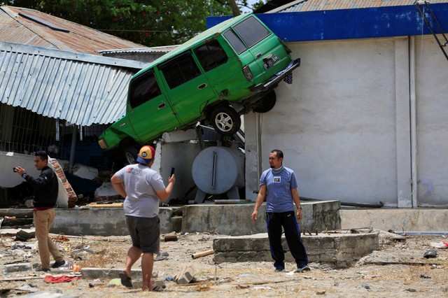 Disturbing pictures of earthquake aftermath in Indonesia