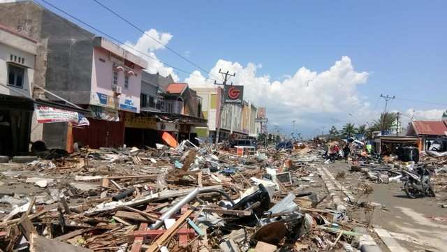 Disturbing pictures of earthquake aftermath in Indonesia