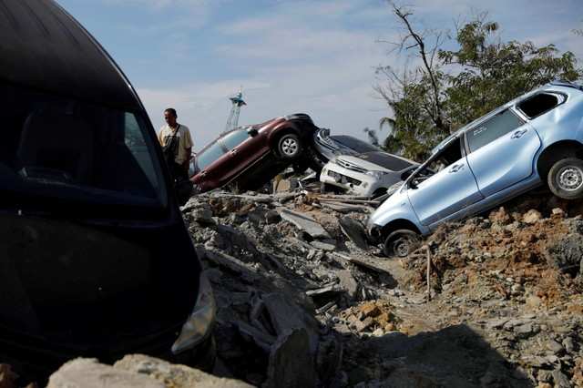 Disturbing pictures of earthquake aftermath in Indonesia