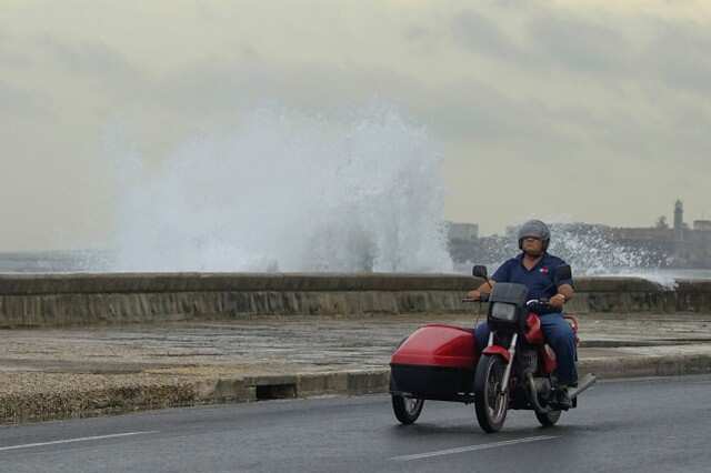 ​Photos of people preparing for Hurricane Michael​