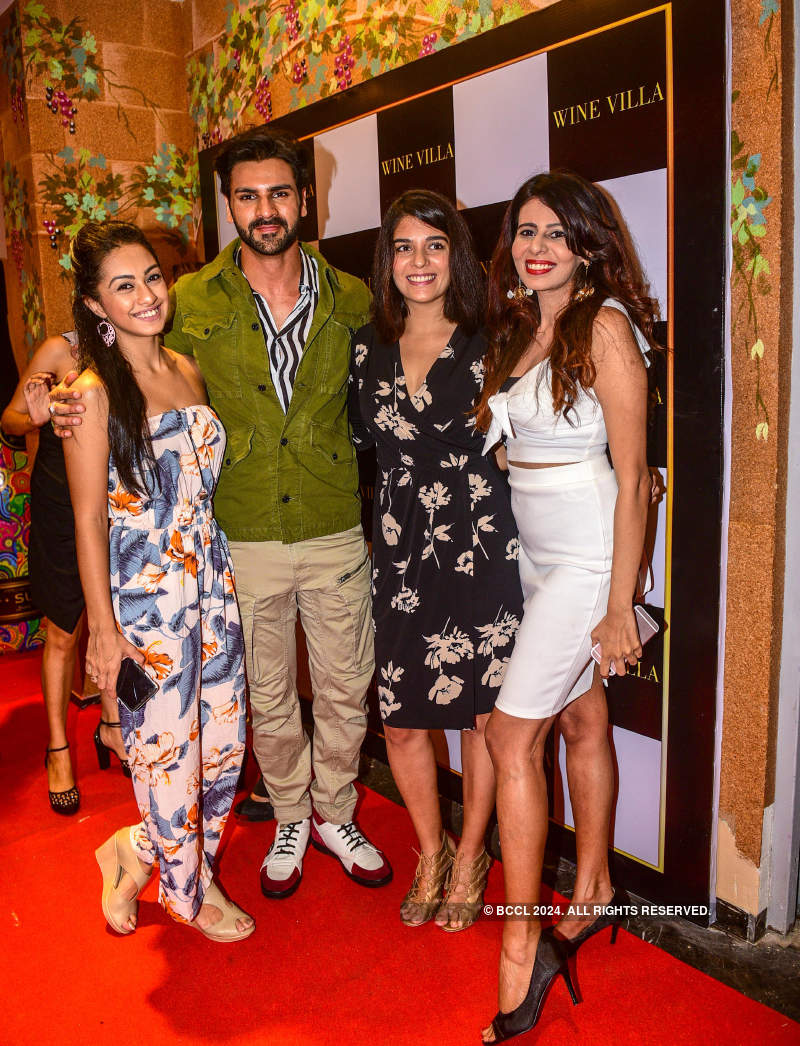 Celebs glam-up a restaurant launch party