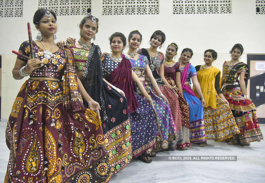 Garba & dandiya raas add Gujarati flavour to Navratri celebrations