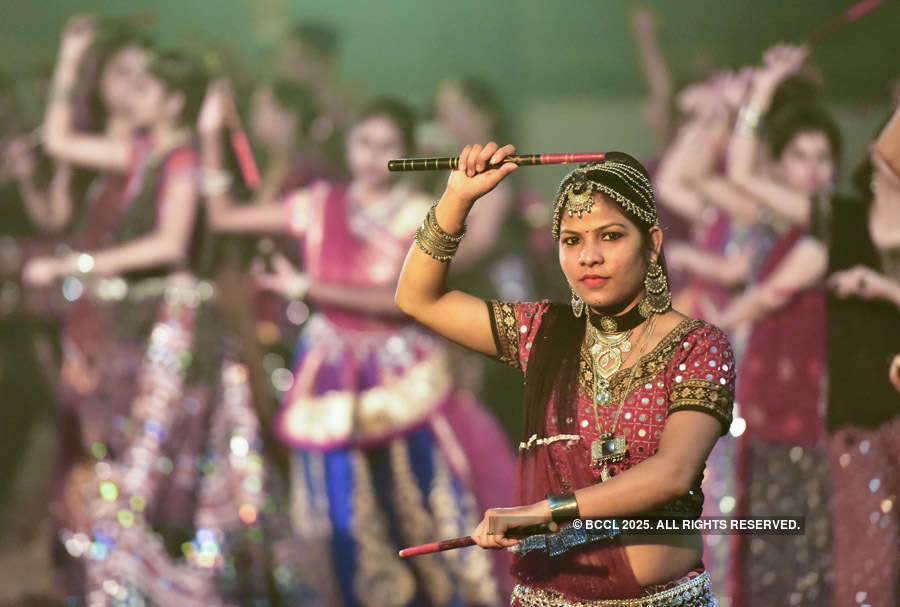 Garba & dandiya raas add Gujarati flavour to Navratri celebrations