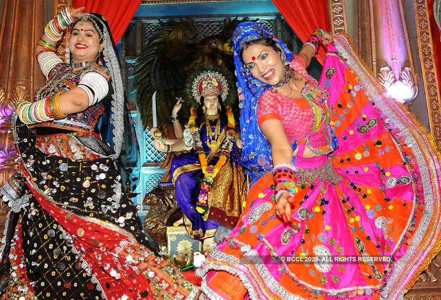 Garba & dandiya raas add Gujarati flavour to Navratri celebrations