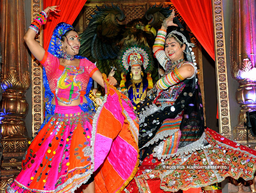 Garba & dandiya raas add Gujarati flavour to Navratri celebrations