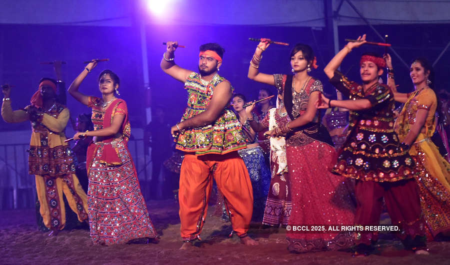 Garba & dandiya raas add Gujarati flavour to Navratri celebrations