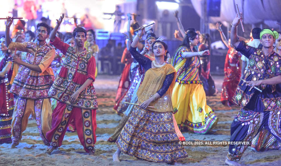 Garba & dandiya raas add Gujarati flavour to Navratri celebrations