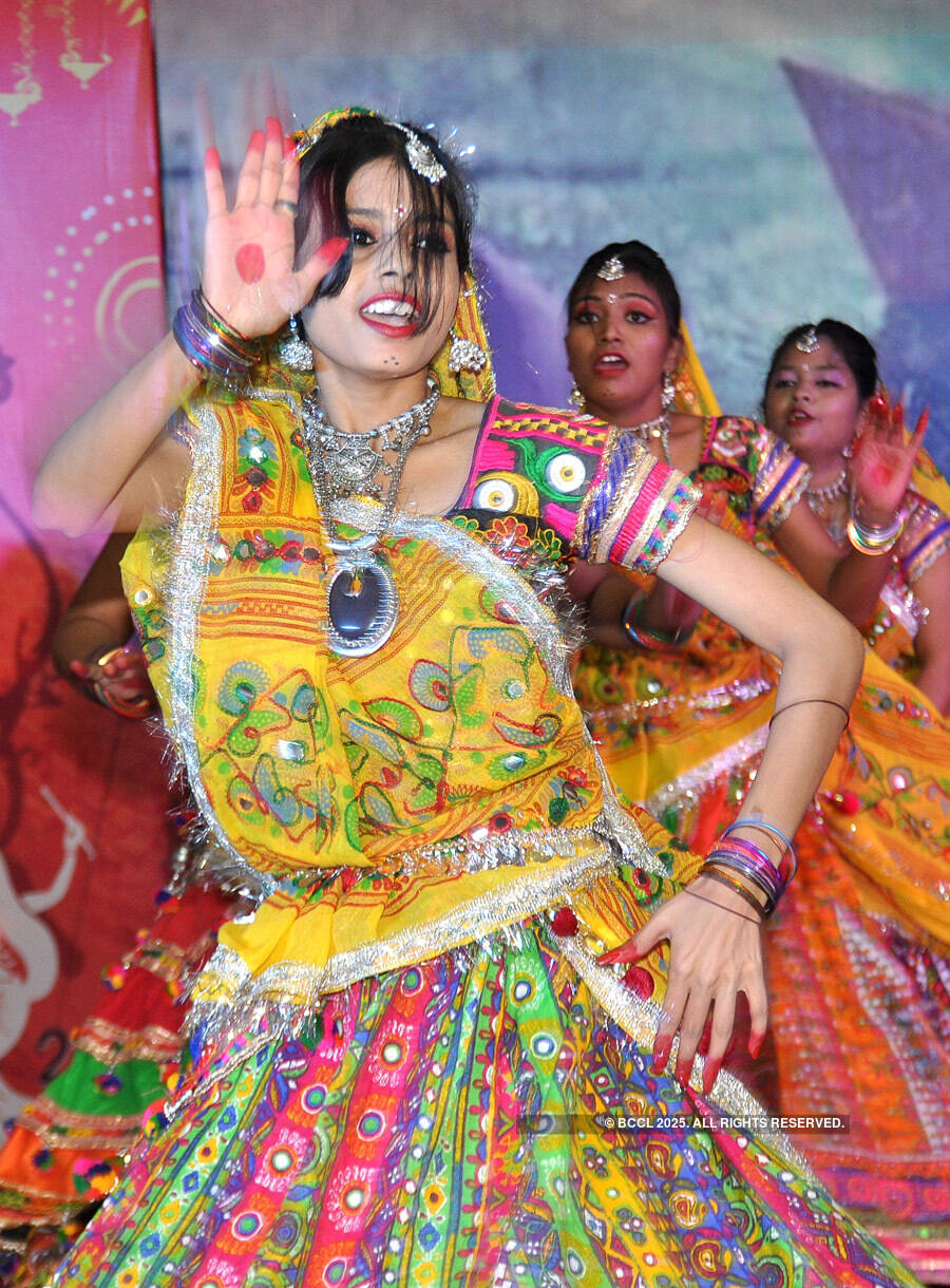 Garba & dandiya raas add Gujarati flavour to Navratri celebrations