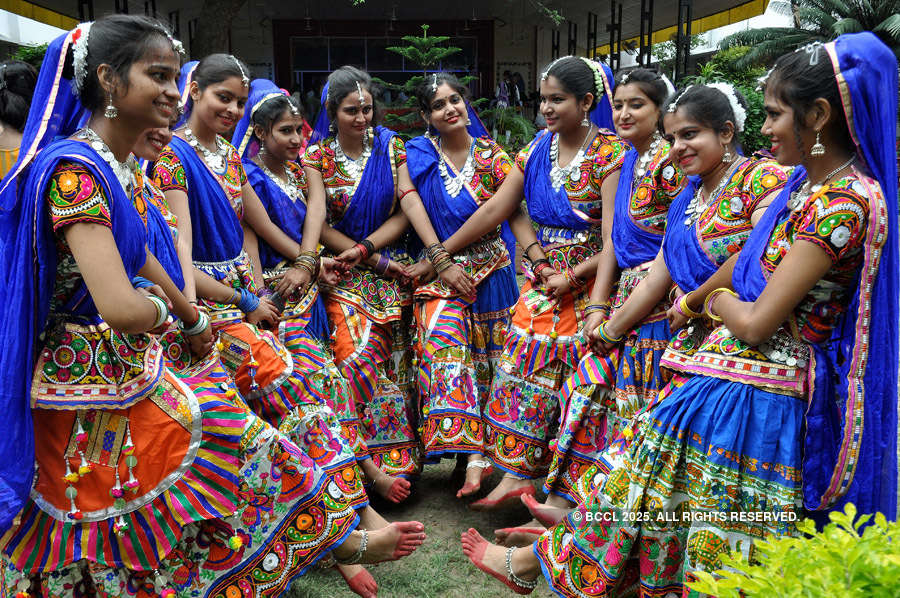 Garba & dandiya raas add Gujarati flavour to Navratri celebrations