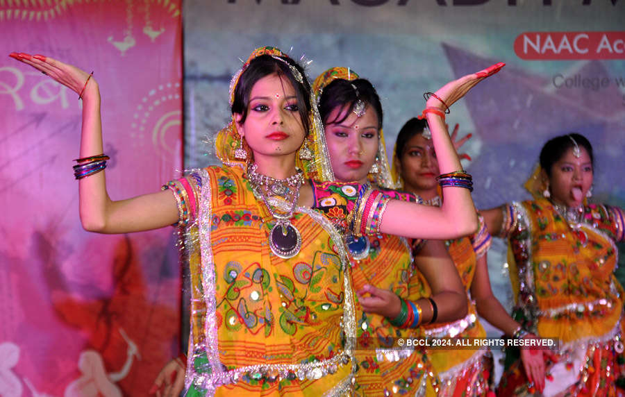 Garba & dandiya raas add Gujarati flavour to Navratri celebrations