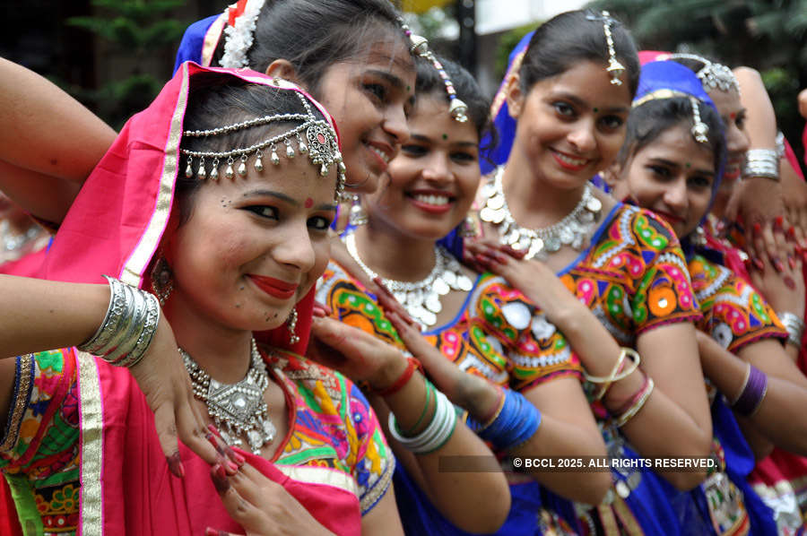 Garba & dandiya raas add Gujarati flavour to Navratri celebrations