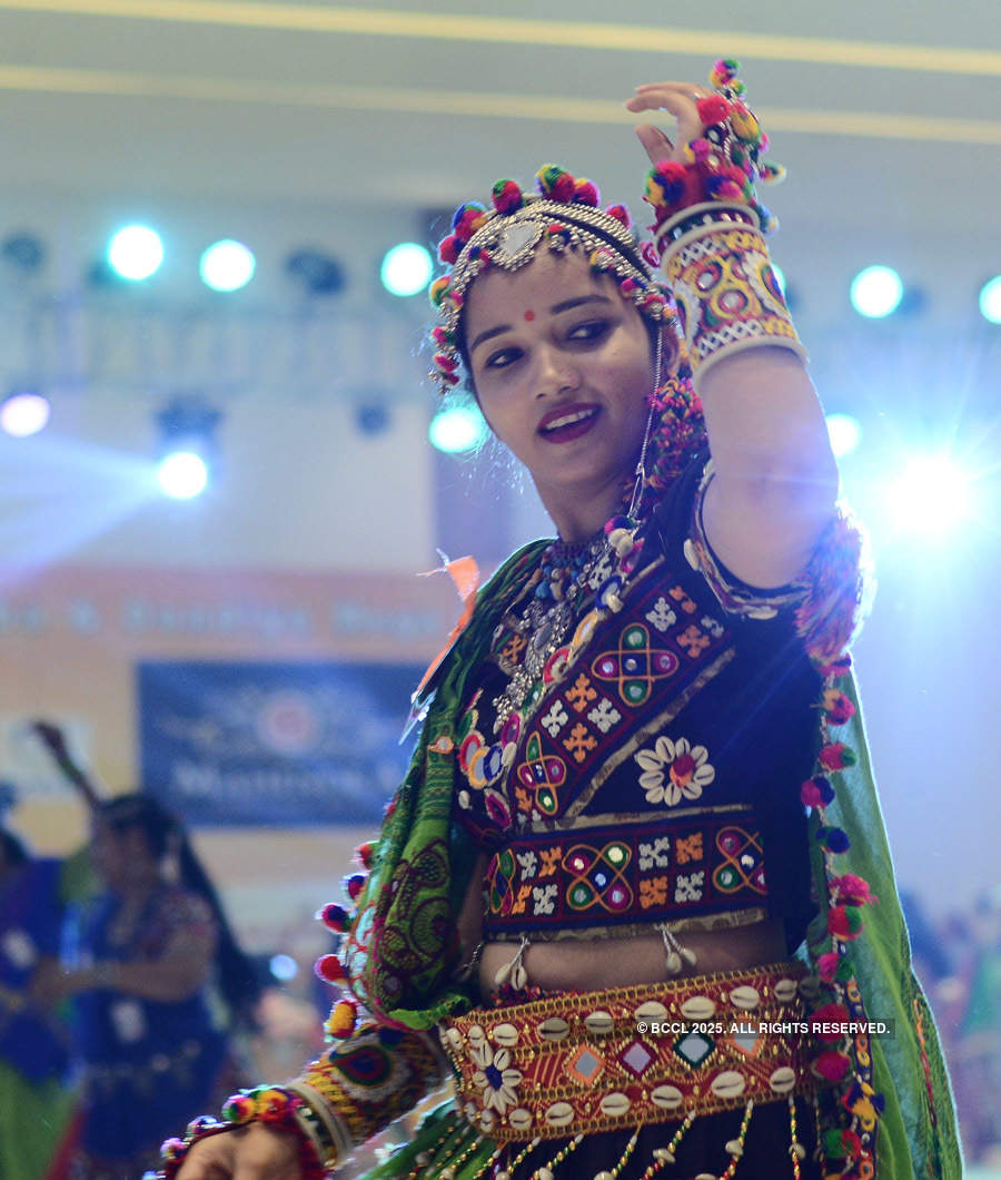 Garba & dandiya raas add Gujarati flavour to Navratri celebrations