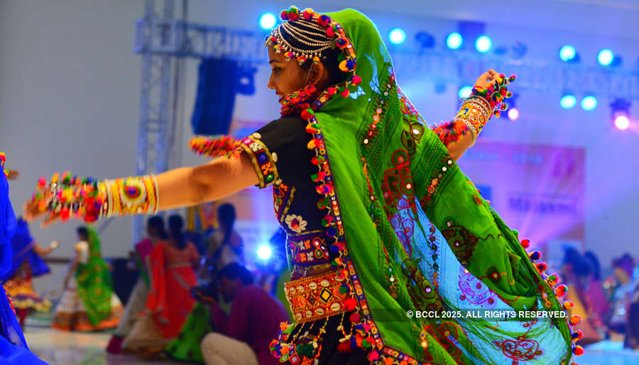 Garba & dandiya raas add Gujarati flavour to Navratri celebrations