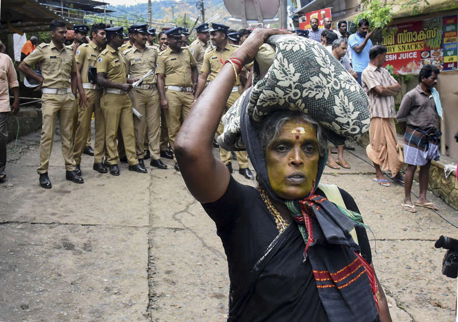 Protesters block women scribes, attack cars near Sabarimala