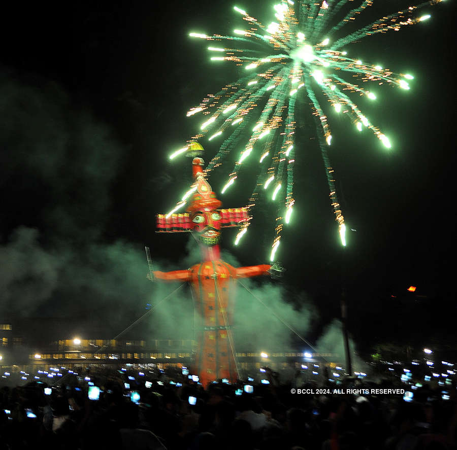 Nation celebrates Dussehra with religious fervour