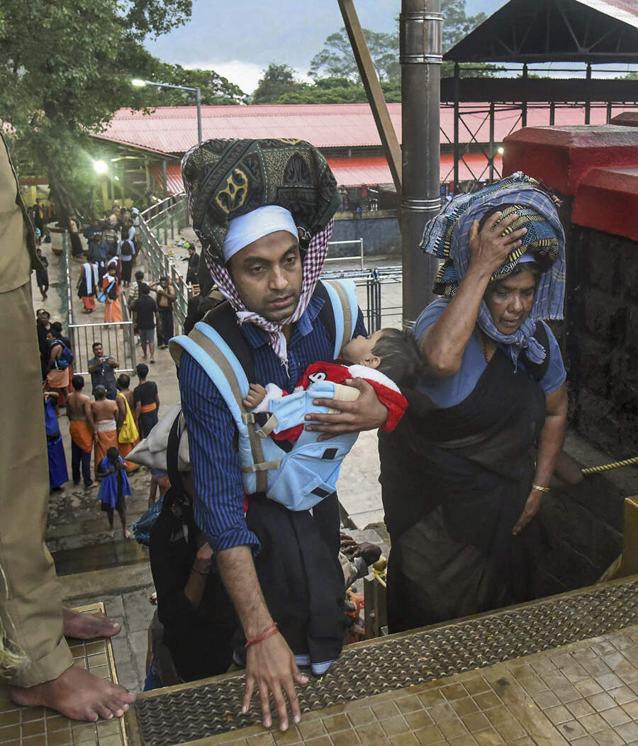 Kavitha Jakkala, Rehna Fathima return without entering the Sabarimala shrine