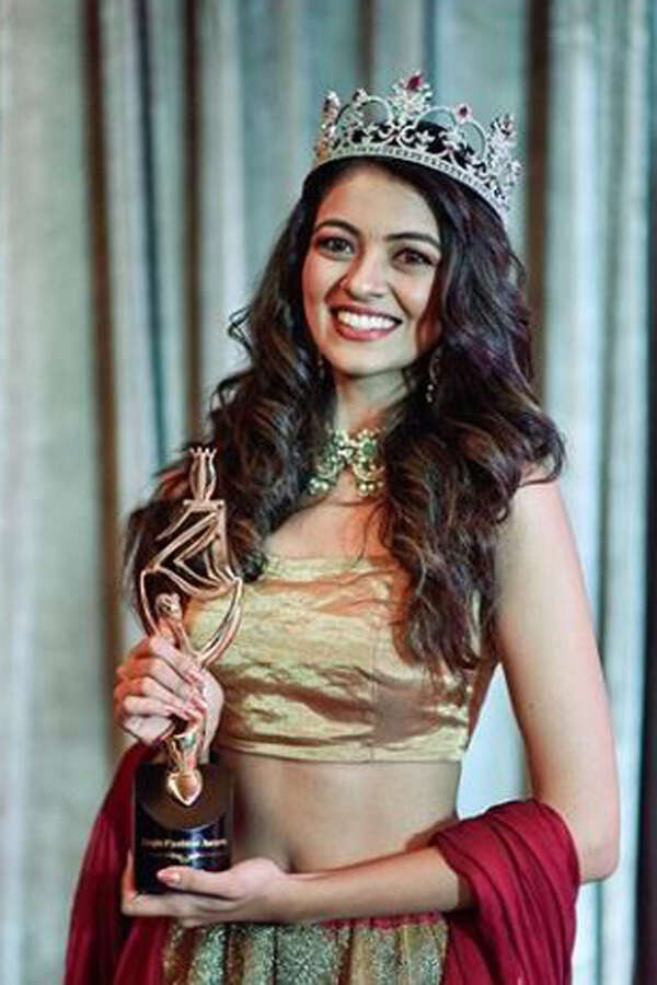 Shreya Rao Kamavarapu felicitated at Fashion Awards