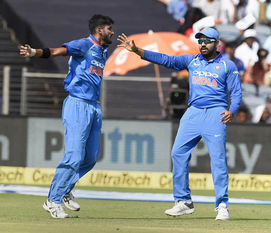 India lose by 43 runs in 3rd ODI against WI