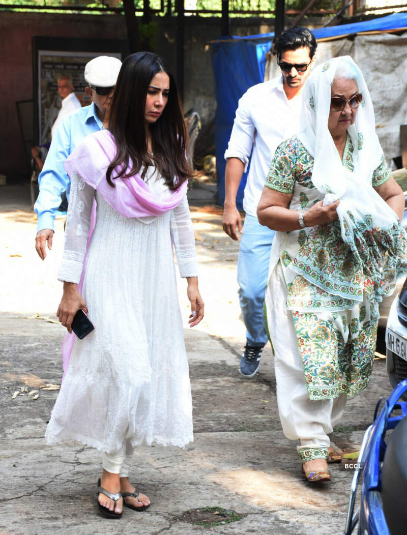 Arjun Rampal's mother passes away; ex-wife Mehr Jesia, rumoured girlfriend Gabriella Demetriades pay last respects