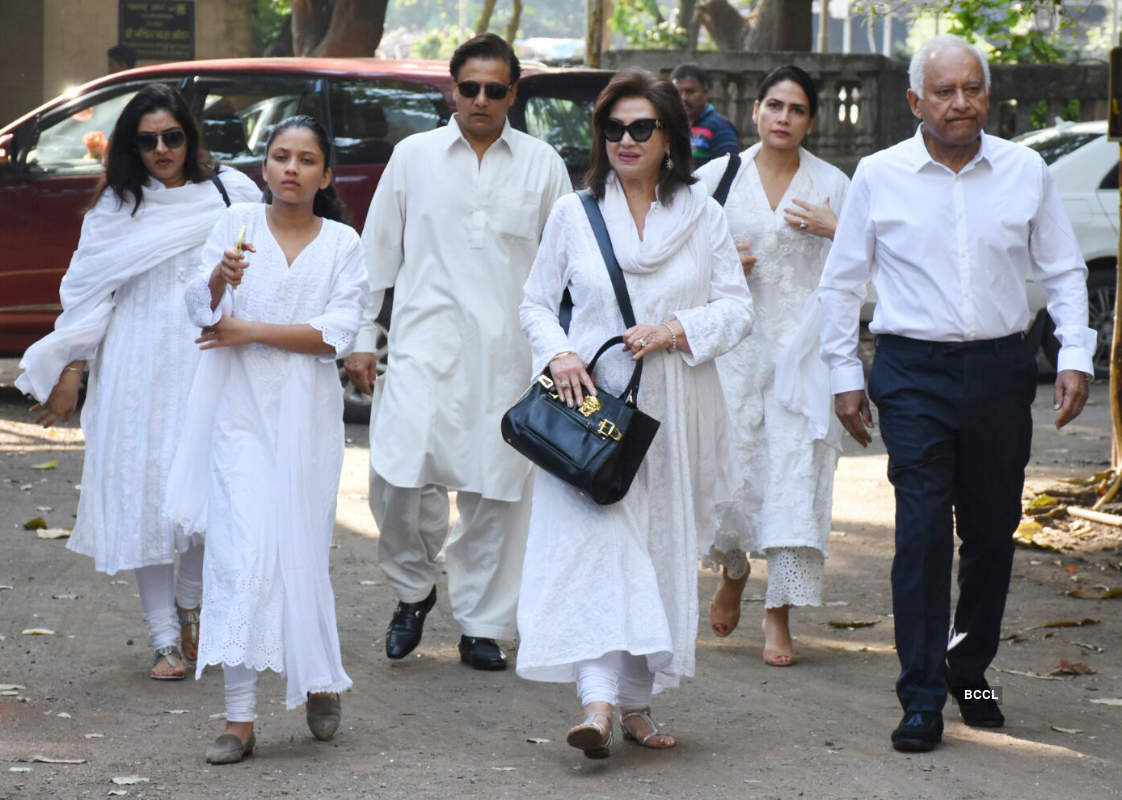 Arjun Rampal's mother passes away; ex-wife Mehr Jesia, rumoured girlfriend Gabriella Demetriades pay last respects