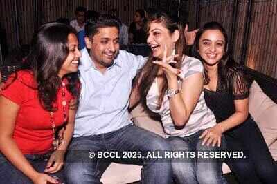 'Black Slate' performs