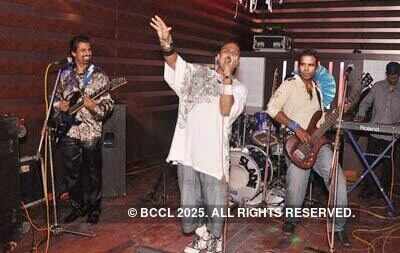 'Black Slate' performs