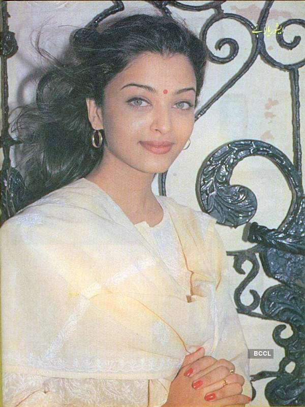 These rare & candid pictures prove that Aishwarya Rai Bachchan is a ...