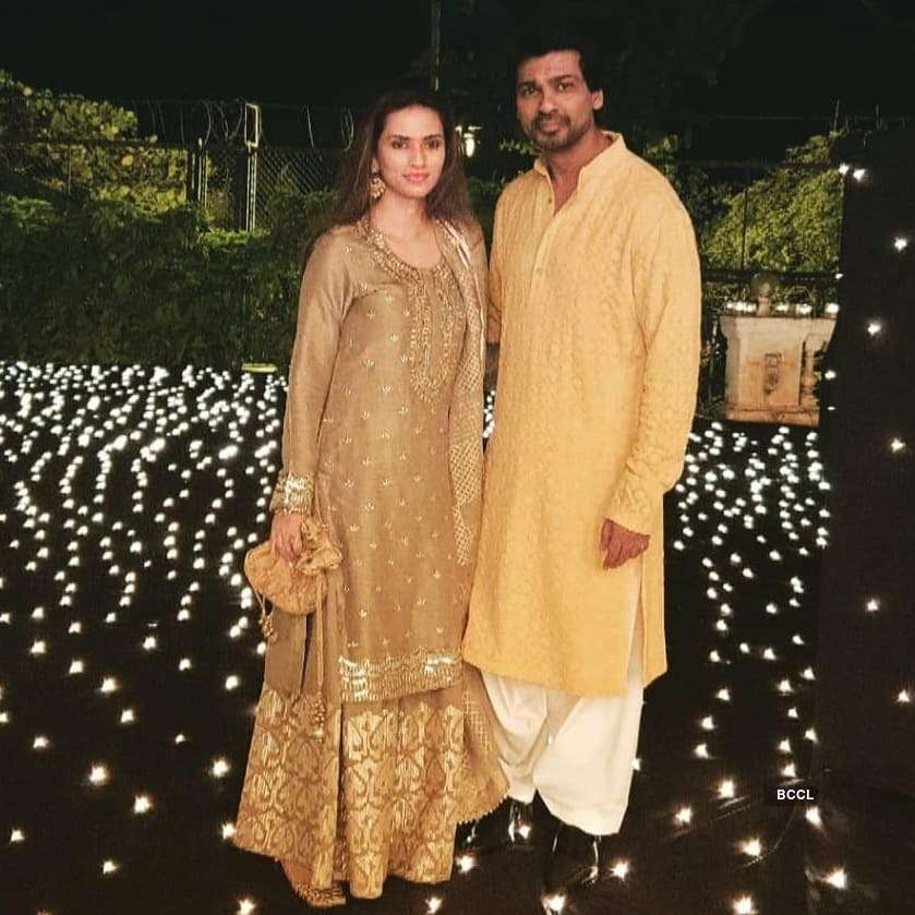 These pictures of Shah Rukh Khan's grand Diwali party are totally unmissable