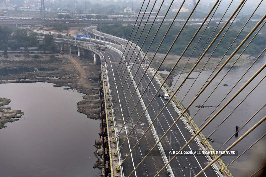 Delhi&rsquo;s iconic Signature Bridge opens for public