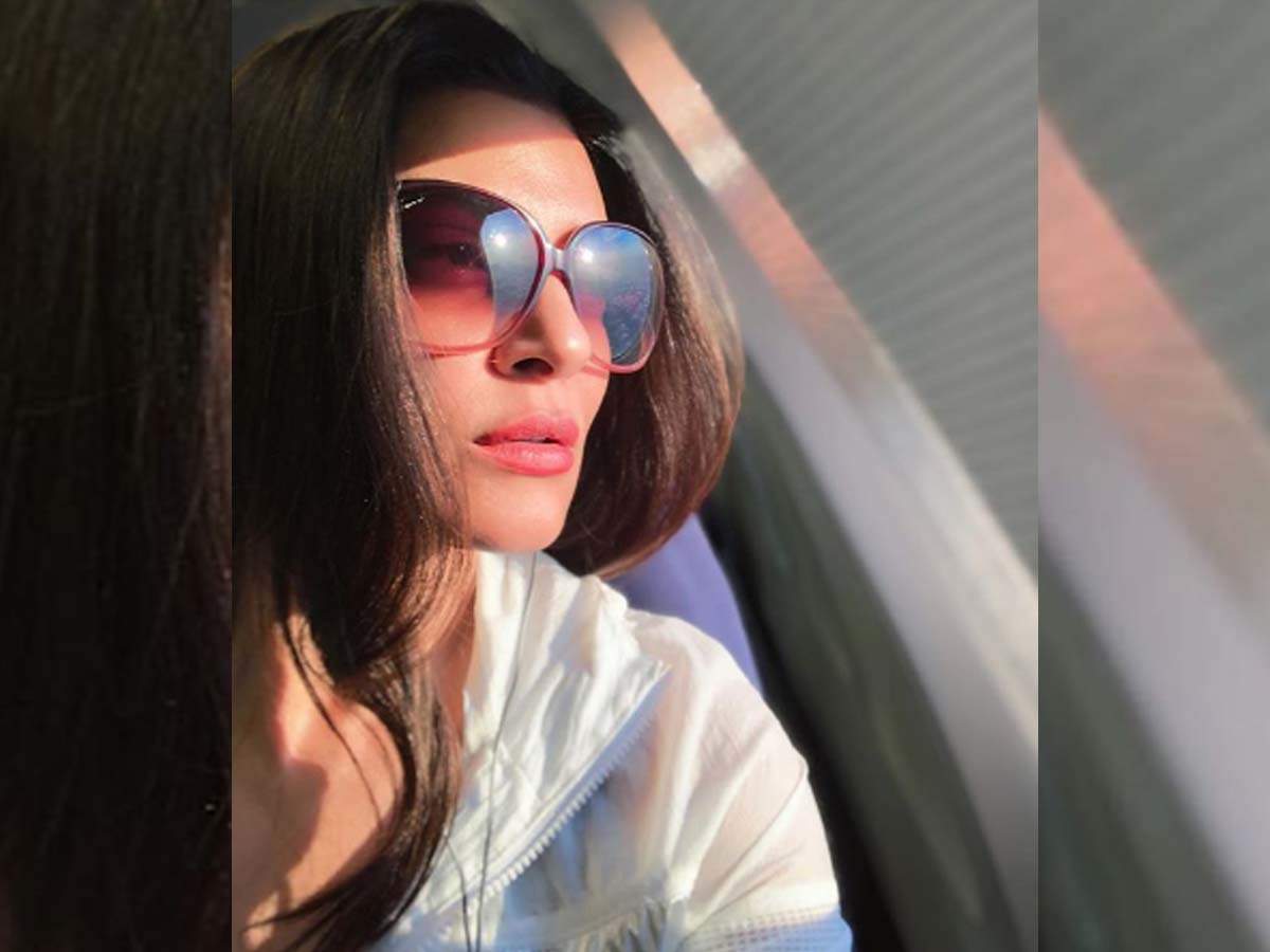 Sushmita Sen shares a sun-kissed picture as she faces the 