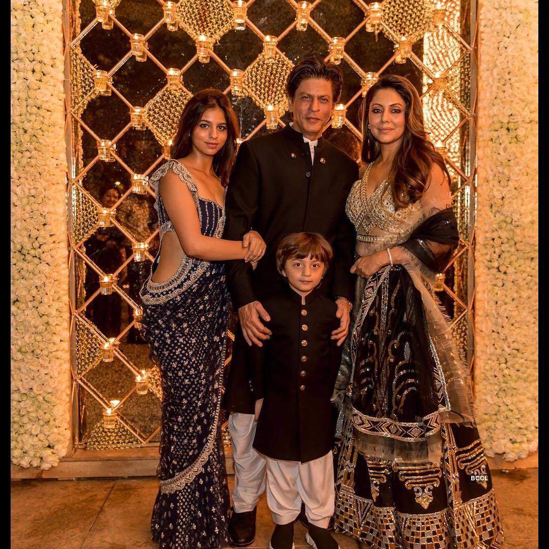 These pictures of Shah Rukh Khan's grand Diwali party are totally unmissable