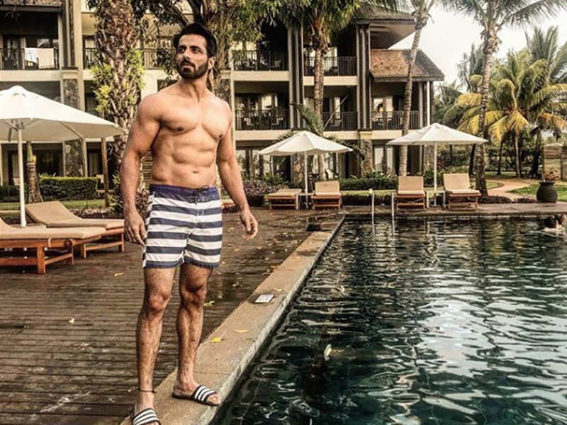 Photo: Sonu Sood sets the temperatures soaring as he flaunts his chiselled body