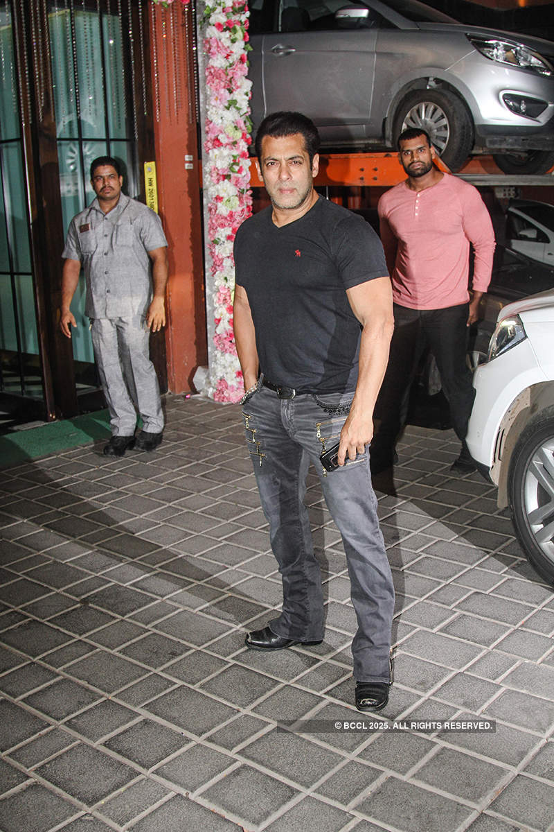 Salman Khan, Arbaaz Khan & his bae Giorgia Andriani light up Arpita Khan’s Diwali party