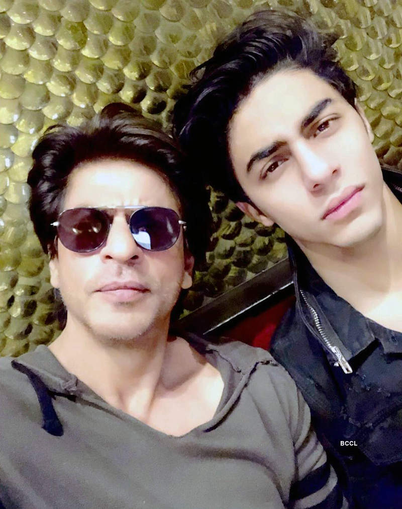 These pictures of SRK's son Aryan Khan from his graduation ceremony are breaking the internet