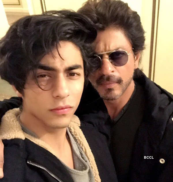 These pictures of SRK's son Aryan Khan from his graduation ceremony are breaking the internet