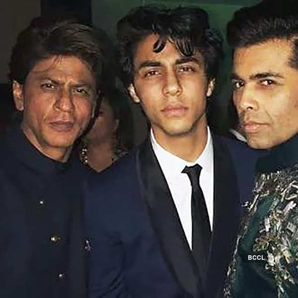 These pictures of SRK's son Aryan Khan from his graduation ceremony are breaking the internet