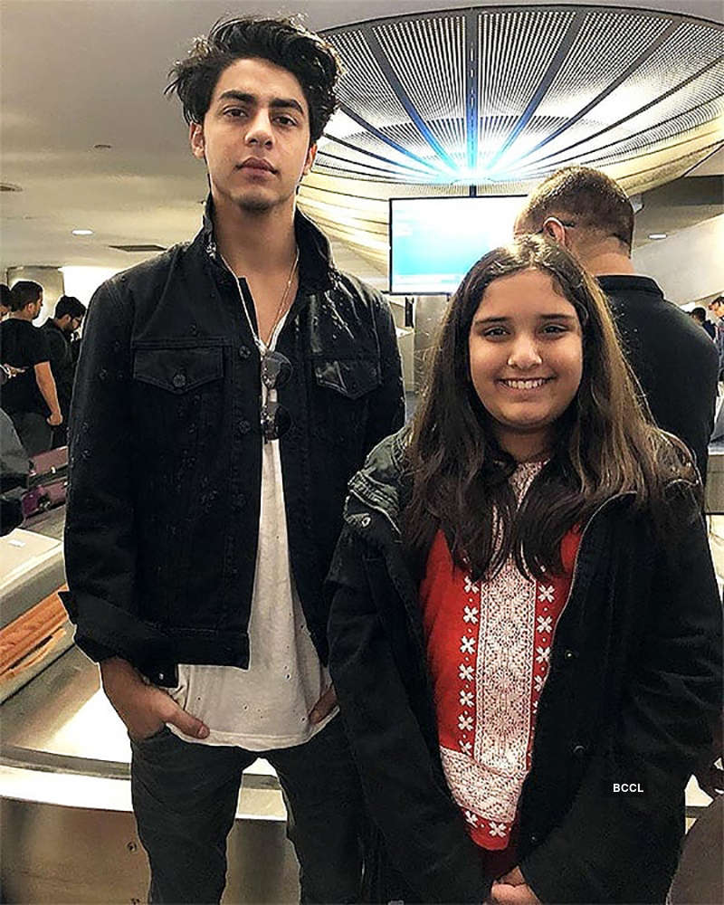 These pictures of SRK's son Aryan Khan from his graduation ceremony are breaking the internet