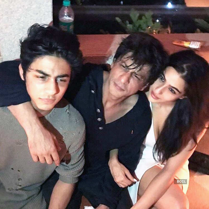 These pictures of SRK's son Aryan Khan from his graduation ceremony are breaking the internet