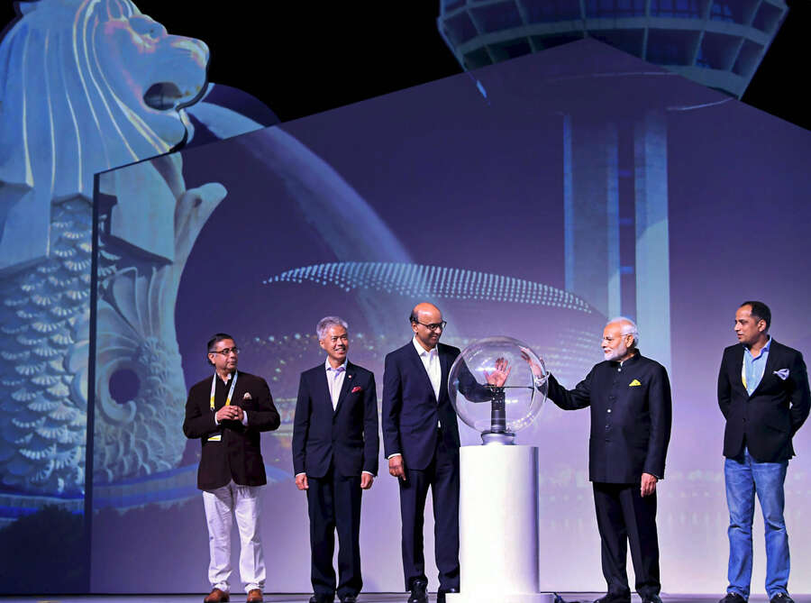 PM Narendra Modi visits Singapore