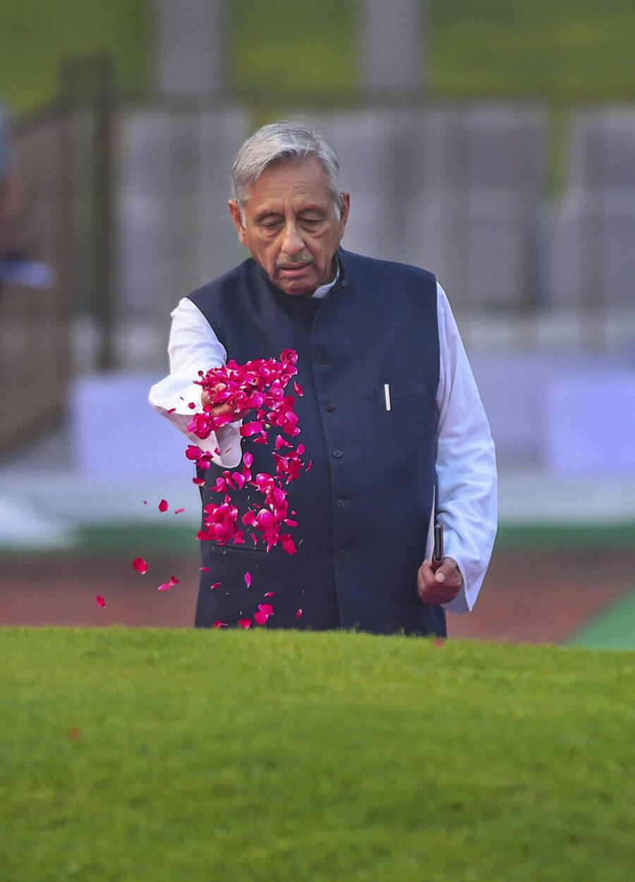 Political leaders pay tribute to Jawaharlal Nehru