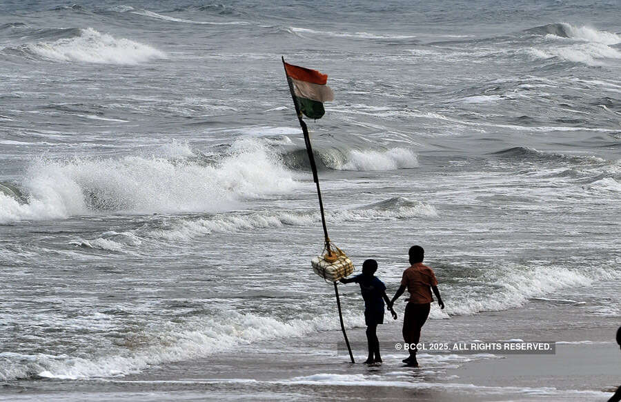 Cyclone Gaja kills at least 10 in Tamil Nadu