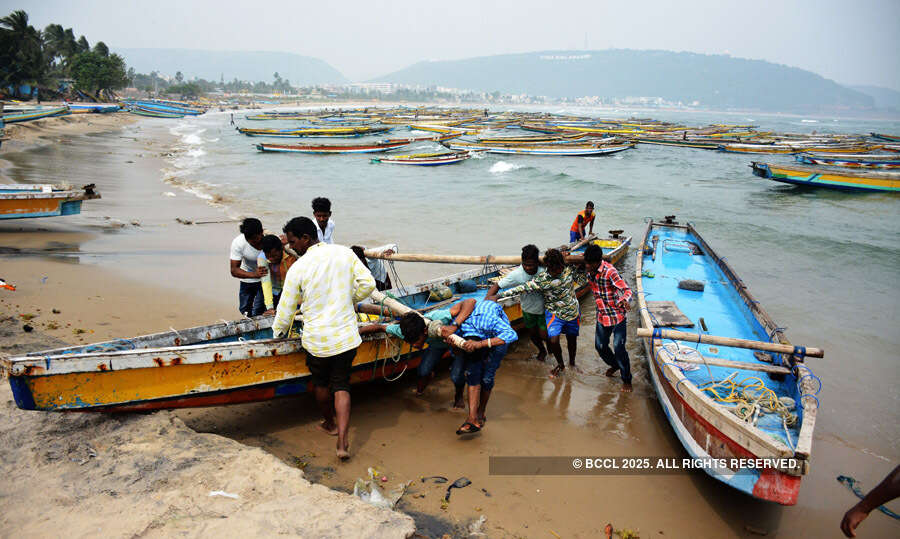Cyclone Gaja kills at least 10 in Tamil Nadu