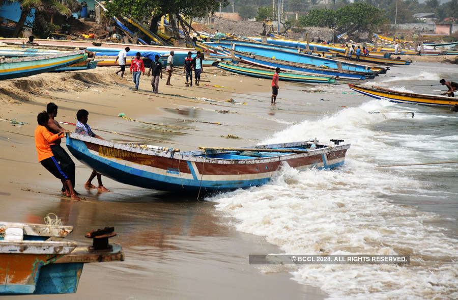 Cyclone Gaja kills at least 10 in Tamil Nadu Photogallery - ETimes