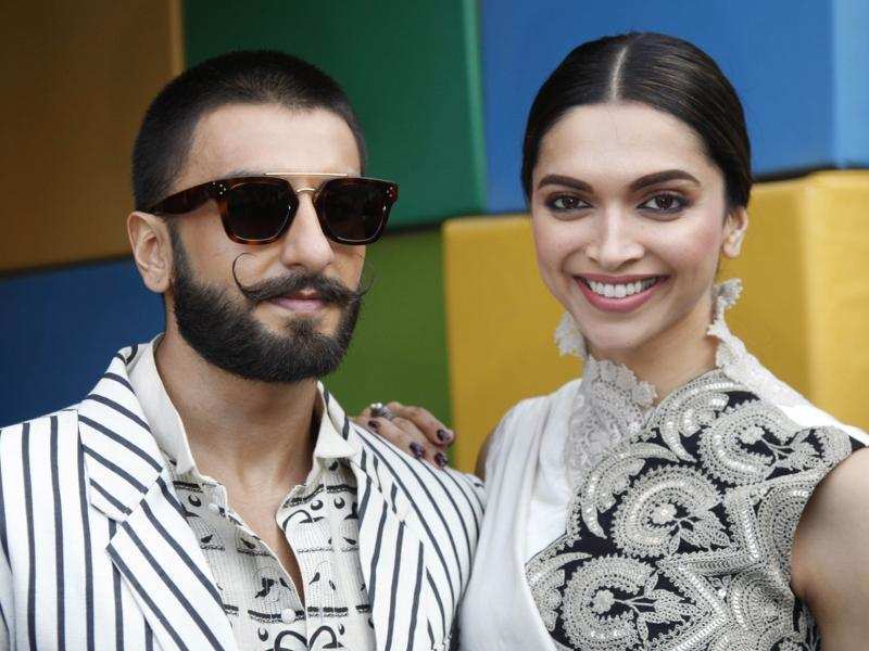 Ranveer Singh Kissed Deepika Padukone At A Fashion Show. One Word - Adorable