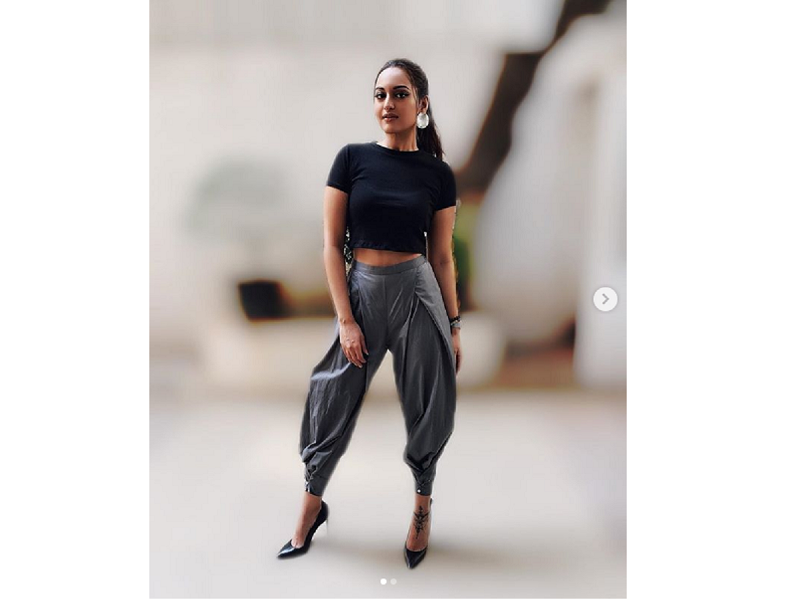 Sonakshi Sinha’s fab look in her latest picture will leave you in awe